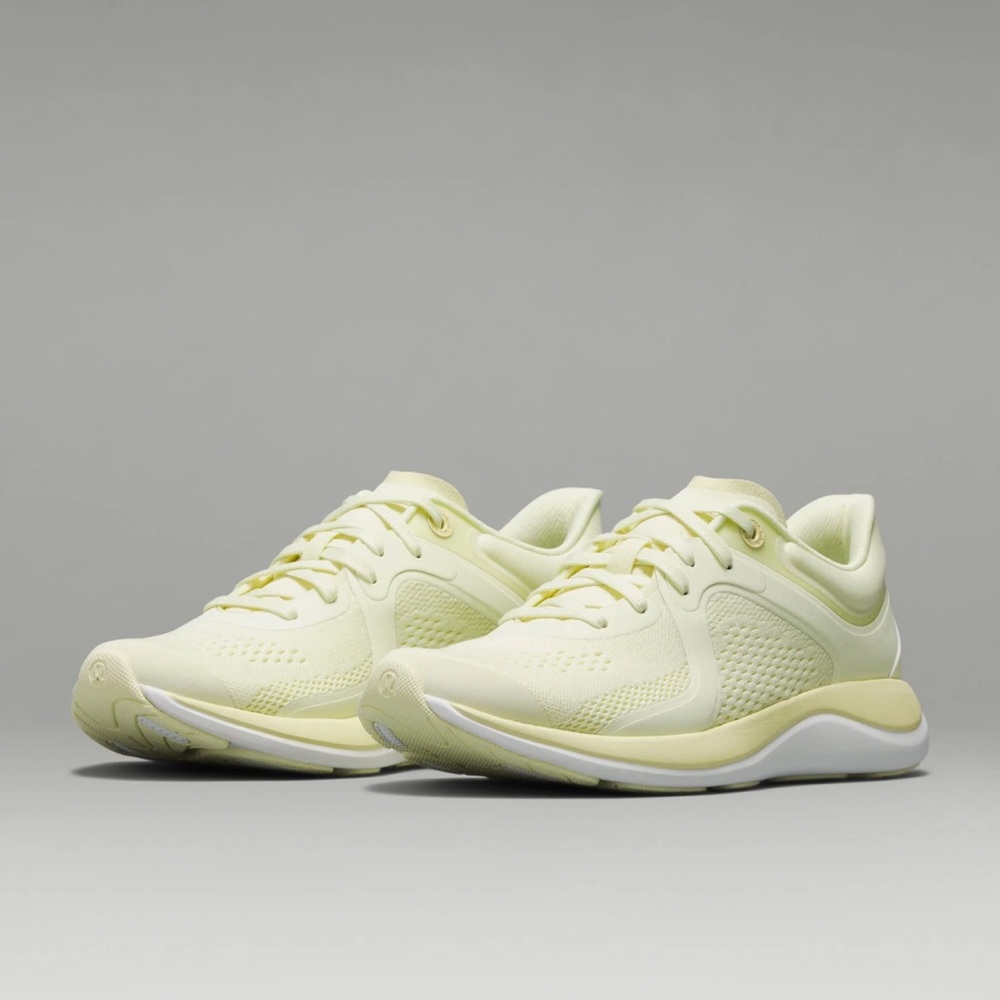 Lululemon charge feel low workout shoes size 9